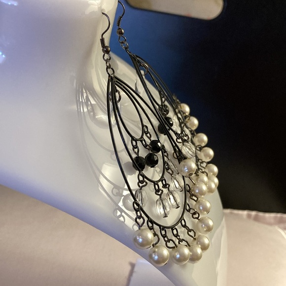 NWOT - Bohemian Black Chandelier Pearl & Crystal French Hook Pierced Earrings - Picture 6 of 8